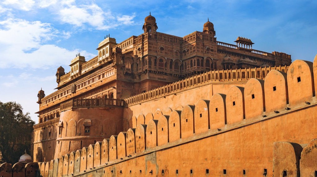 Complete City Guides for Travelers Top Attractions, Food & Hidden Gems